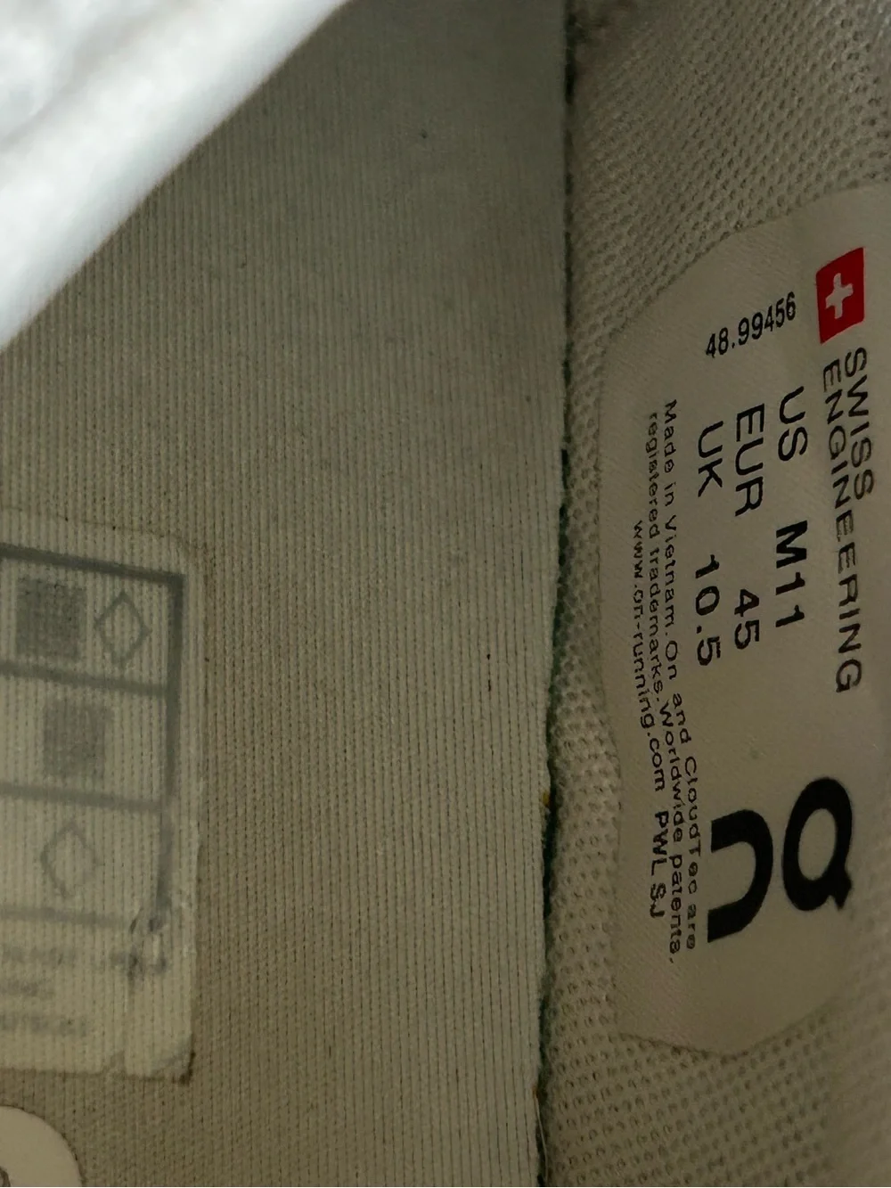 On Running The Roger Advantage Tennis Sneakers in All White